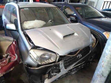 Vehiculo en el desguace: TOYOTA RAV 4 (A2) 2.0 D-4D Executive 4X4 (2003->)