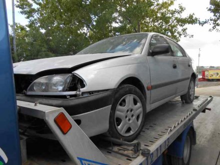 Vehiculo en el desguace: TOYOTA AVENSIS BERLINA (T 22) 2.0 TD Luna (5-ptas.)