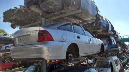 Vehiculo en el desguace: OPEL VECTRA B CARAVAN Básico (1999->)