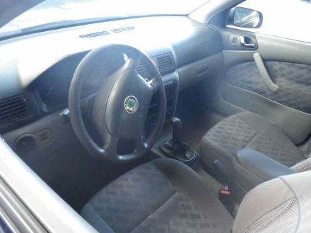 Vehiculo en el desguace: SKODA OCTAVIA BERLINA (1U2) 1.9 TDI SLX (81kW)