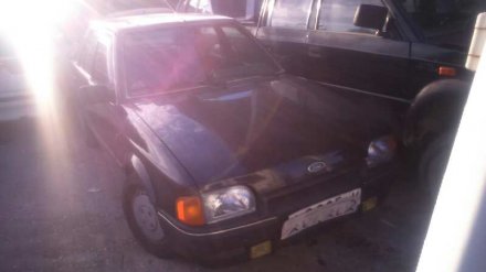 Vehiculo en el desguace: FORD ESCORT BERLINA XR3I