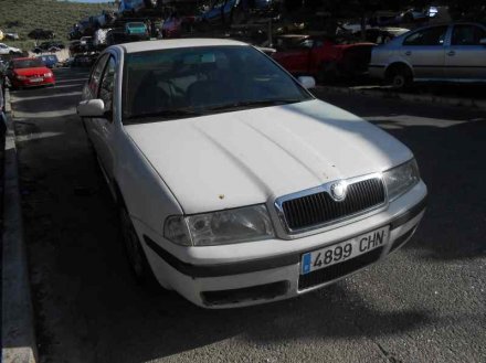 Vehiculo en el desguace: SKODA OCTAVIA BERLINA (1U2) Ambiente