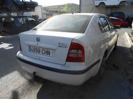 Vehiculo en el desguace: SKODA OCTAVIA BERLINA (1U2) Ambiente