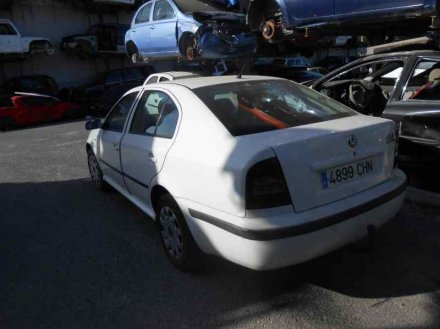 Vehiculo en el desguace: SKODA OCTAVIA BERLINA (1U2) Ambiente