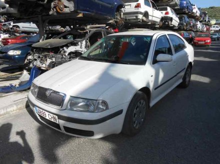 Vehiculo en el desguace: SKODA OCTAVIA BERLINA (1U2) Ambiente