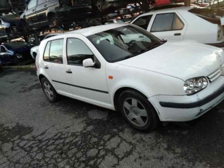 Vehiculo en el desguace: VOLKSWAGEN GOLF IV BERLINA (1J1) Básico