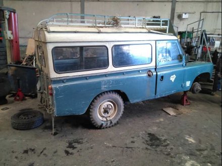 Vehiculo en el desguace: LAND ROVER SANTANA 109