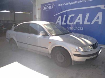 Vehiculo en el desguace: VOLKSWAGEN PASSAT BERLINA (3B2) Comfortline