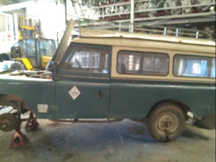 Vehiculo en el desguace: LAND ROVER SANTANA 109