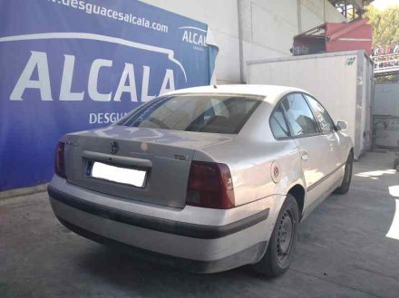 Vehiculo en el desguace: VOLKSWAGEN PASSAT BERLINA (3B2) Comfortline