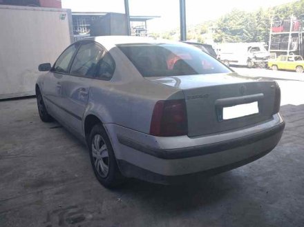 Vehiculo en el desguace: VOLKSWAGEN PASSAT BERLINA (3B2) Comfortline