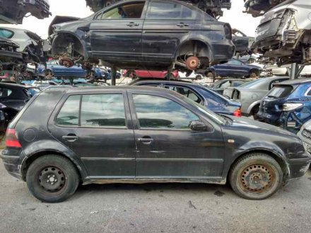 Vehiculo en el desguace: VOLKSWAGEN GOLF IV BERLINA (1J1) Básico