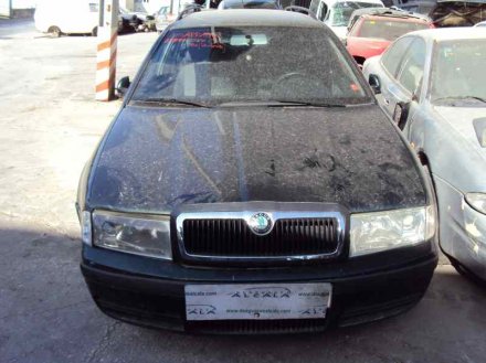 Vehiculo en el desguace: SKODA OCTAVIA COMBI (1U5) Ambiente