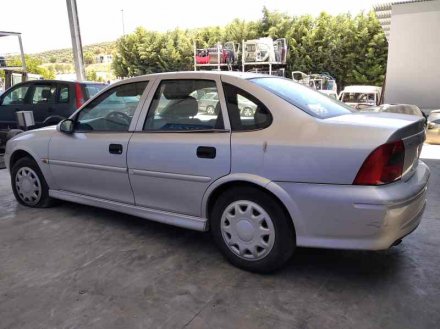 Vehiculo en el desguace: OPEL VECTRA B BERLINA Básico (1999->)