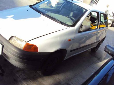 Vehiculo en el desguace: FIAT PUNTO BERL. (176) TD S / TD 70 S