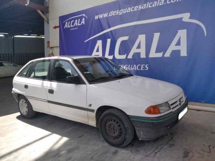 Vehiculo en el desguace: OPEL ASTRA F BERLINA Básico