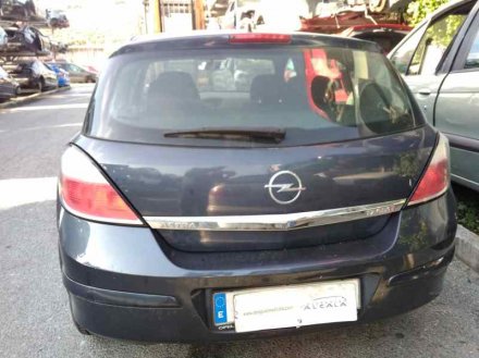 Vehiculo en el desguace: OPEL ASTRA H BERLINA Enjoy