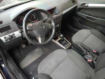 Vehiculo en el desguace: OPEL ASTRA H BERLINA Enjoy