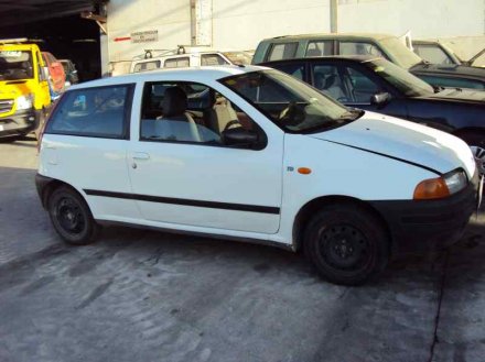 Vehiculo en el desguace: FIAT PUNTO BERL. (176) TD S / TD 70 S