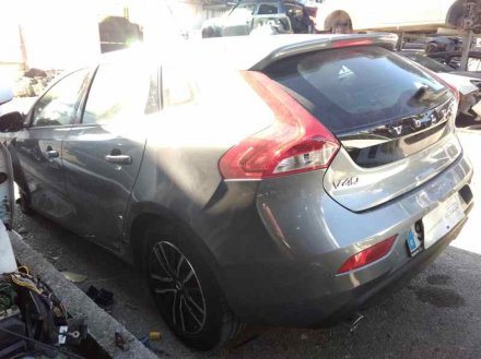 Vehiculo en el desguace: VOLVO V40 Basis