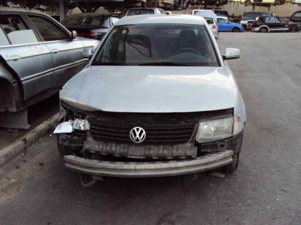 Vehiculo en el desguace: VOLKSWAGEN PASSAT BERLINA (3B2) Comfortline