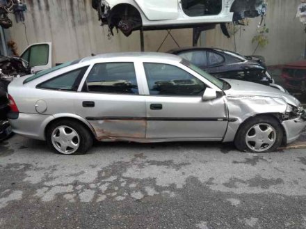 Vehiculo en el desguace: OPEL VECTRA B BERLINA Básico (1999->)