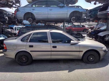 Vehiculo en el desguace: OPEL VECTRA B BERLINA Básico (1999->)