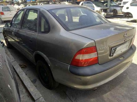 Vehiculo en el desguace: OPEL VECTRA B BERLINA Básico (1999->)