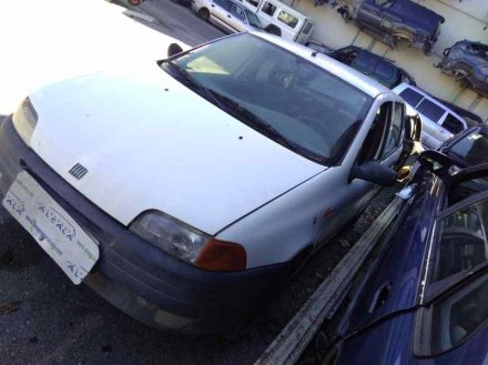 Vehiculo en el desguace: FIAT PUNTO BERLINA (176) TD 60 S