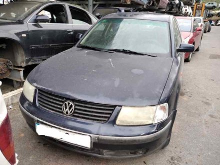 Vehiculo en el desguace: VOLKSWAGEN PASSAT BERLINA (3B2) Comfortline