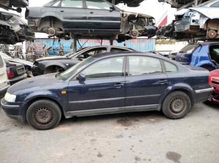 Vehiculo en el desguace: VOLKSWAGEN PASSAT BERLINA (3B2) Comfortline