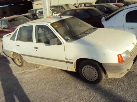 Vehiculo en el desguace: OPEL KADETT E GL Berlina