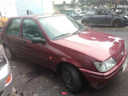 Vehiculo en el desguace: FORD FIESTA BERLINA Ghia