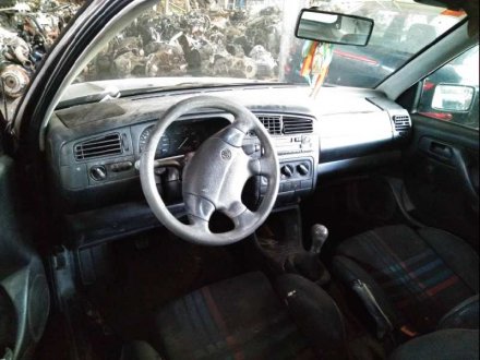 Vehiculo en el desguace: VOLKSWAGEN GOLF III BERLINA (1H1) GL