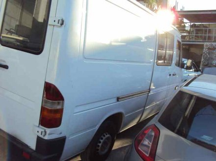 Vehiculo en el desguace: MERCEDES-BENZ SPRINTER (W901,W903) COMBI 208 D (901.3/902.371-372)