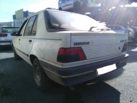 Vehiculo en el desguace: PEUGEOT 309 Básico