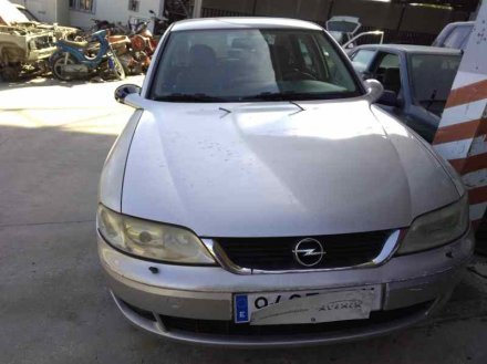 Vehiculo en el desguace: OPEL VECTRA B BERLINA Básico (1999->)