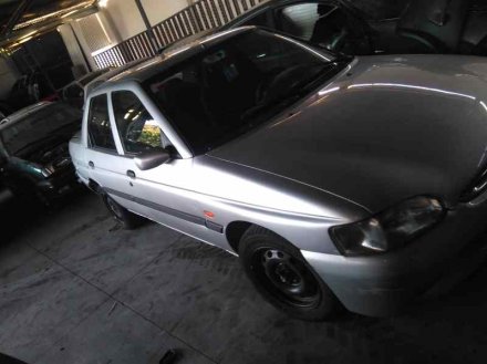 Vehiculo en el desguace: FORD ESCORT BERL./TURNIER CLX Berlina