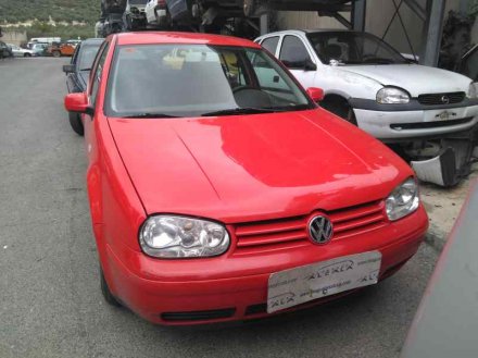 Vehiculo en el desguace: VOLKSWAGEN GOLF IV BERLINA (1J1) Básico