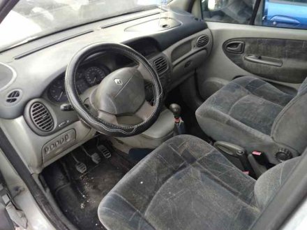 Vehiculo en el desguace: RENAULT SCENIC (JA..) 1.9 D RT