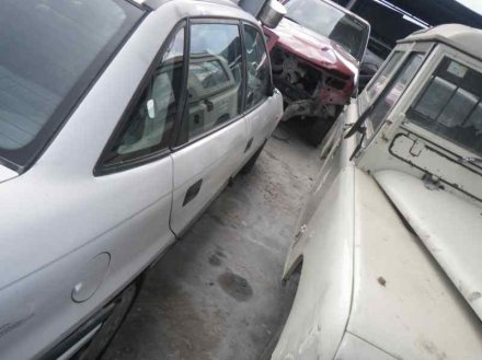 Vehiculo en el desguace: OPEL ASTRA F BERLINA Básico