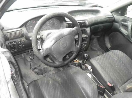 Vehiculo en el desguace: OPEL ASTRA F BERLINA Básico