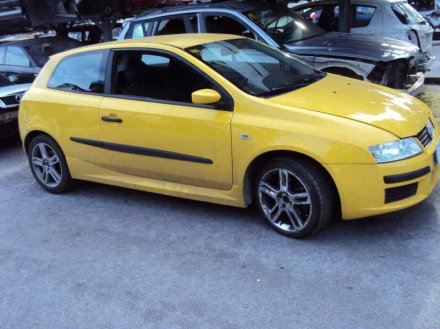 Vehiculo en el desguace: FIAT STILO (192) 1.9 120 Dynamic Multijet