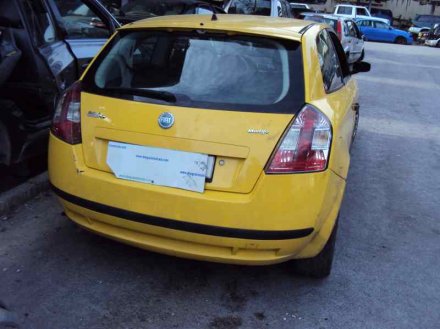 Vehiculo en el desguace: FIAT STILO (192) 1.9 120 Dynamic Multijet