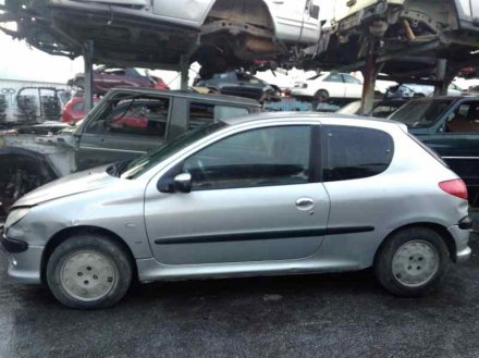 Vehiculo en el desguace: PEUGEOT 206 BERLINA XS