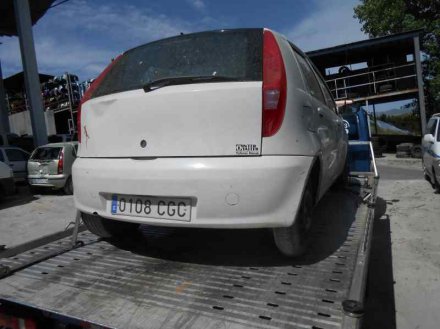 Vehiculo en el desguace: FIAT PUNTO BERLINA (188) 1.2 8V Active