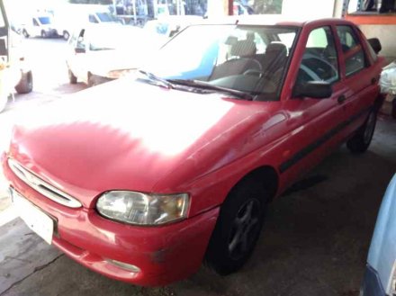 Vehiculo en el desguace: FORD ESCORT BERL./TURNIER CLX Berlina