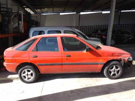 Vehiculo en el desguace: FORD ESCORT BERL./TURNIER CLX Berlina