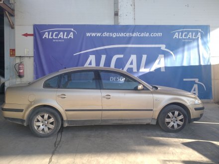 Vehiculo en el desguace: VOLKSWAGEN PASSAT BERLINA (3B3) 1.9 TDI