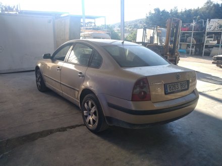 Vehiculo en el desguace: VOLKSWAGEN PASSAT BERLINA (3B3) 1.9 TDI